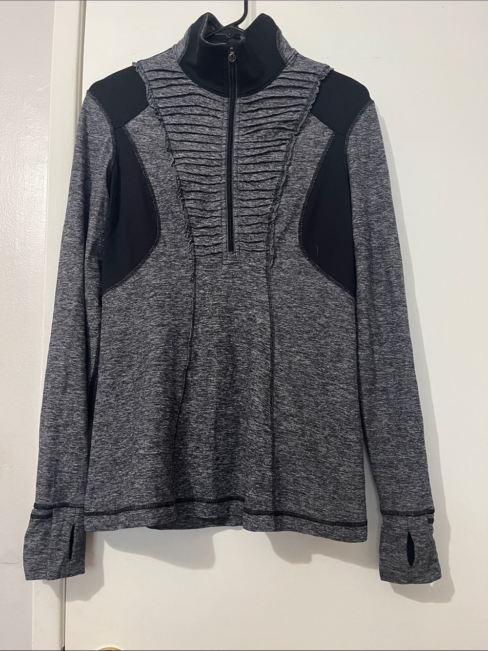 Lululemon Women’s Black & Gray Quarter-Zip Pullover Sweater size 8